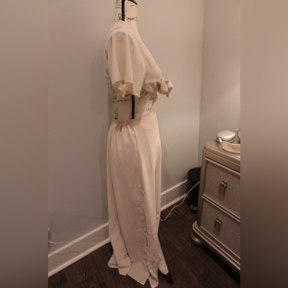 Cream and white maxi dress with a bow tie in the front and short sleeves. - Picture 2 of 3